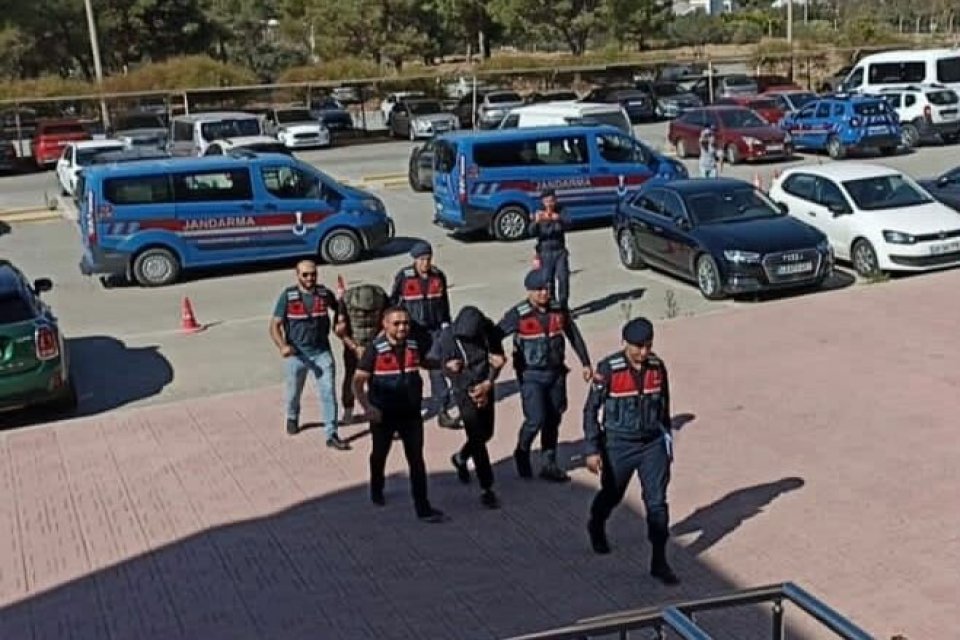 Muğla Bodrum ilçesinde, 8 farklı adreste hırsızlık yapan 2 şüpheli, jandarma