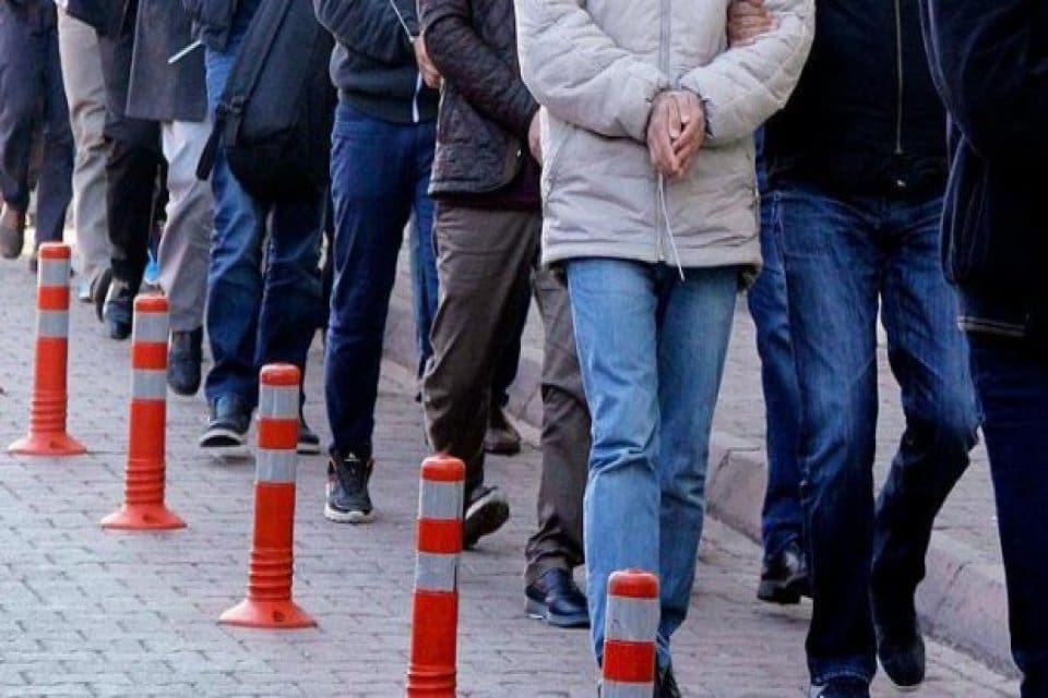 İstanbul merkezli 8 ilde yabancı kişilerin &uuml;zerlerine a&ccedil;tıkları acenteler aracılığı