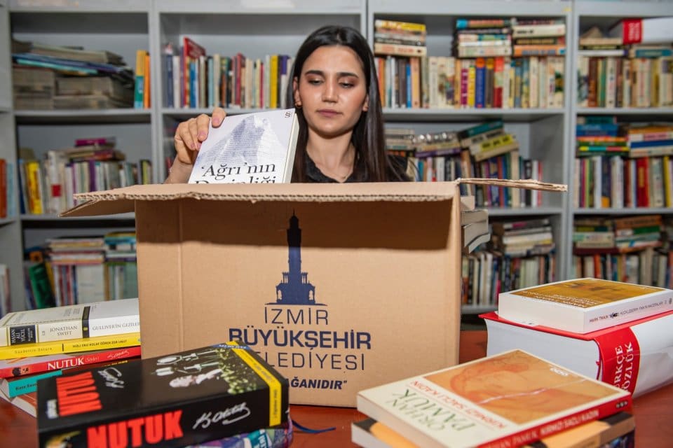 İzmir B&uuml;y&uuml;kşehir Belediye Başkanı Tun&ccedil; Soyer&rsquo;in bilgiye erişimde fırsat eşitliği