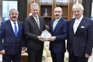 Ege B&ouml;lgesinde faaliyet g&ouml;steren 8 Oda ve Borsa&rsquo;nın temsilcilerinden oluşan