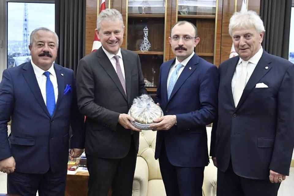 Ege B&ouml;lgesinde faaliyet g&ouml;steren 8 Oda ve Borsa&rsquo;nın temsilcilerinden oluşan