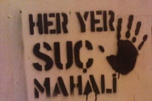 İstanbul&rsquo;da yaşayan 16 yaşındaki kız &ccedil;ocuğu 8 yaşından 15 yaşına