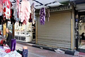 İZMİR'in Torbalı il&ccedil;esinde, 3 yıl &ouml;nce 82 kişiden topladıkları 100