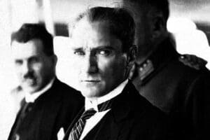B&uuml;y&uuml;k &Ouml;nder Mustafa Kemal Atat&uuml;rk, 83 yıl &ouml;nce bug&uuml;n saat