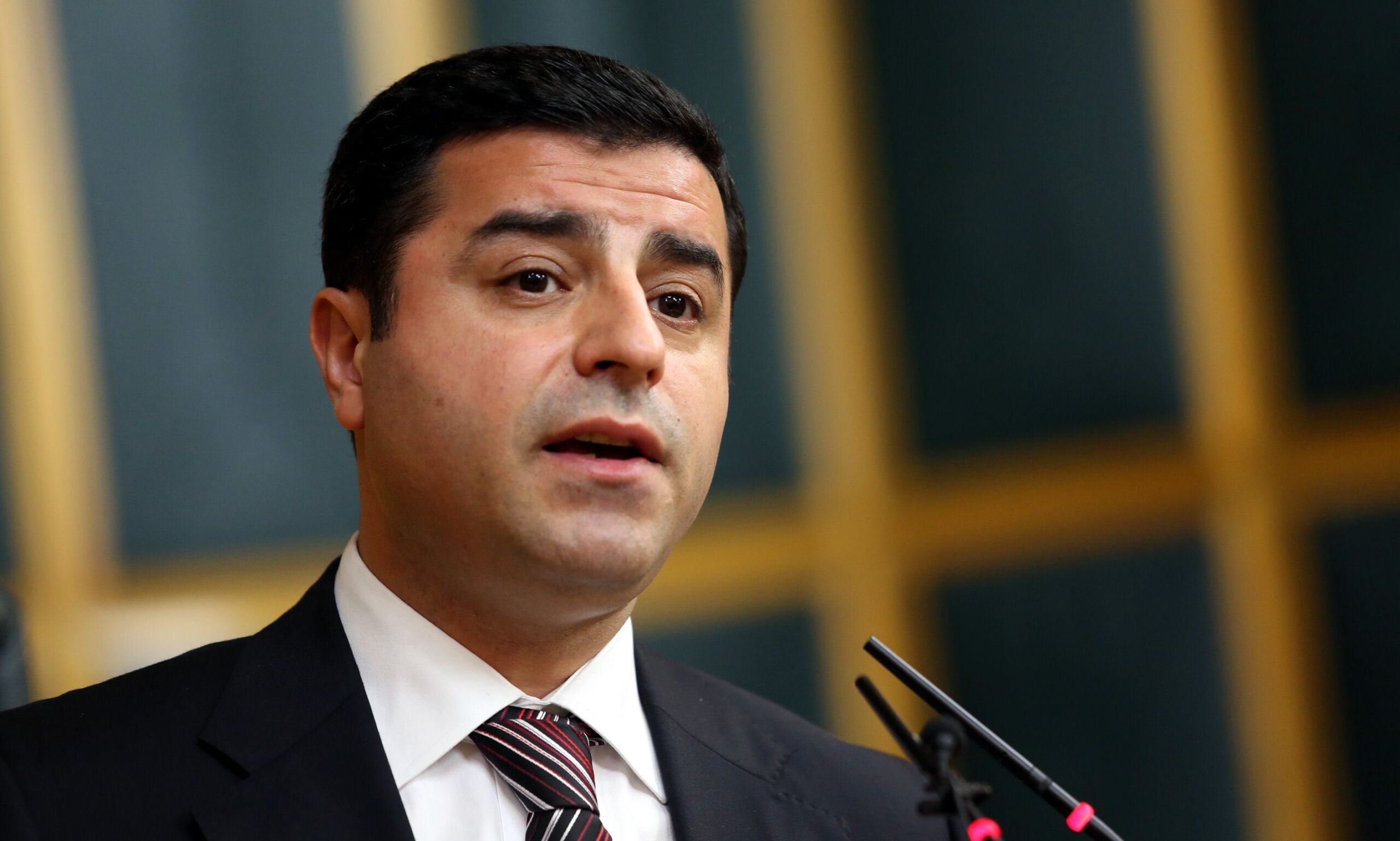 SİZ BENİM CEKETİMİ BİLE ASAMAZSINIZ Demirtaş kendisini hedef gösterenlere yanıt