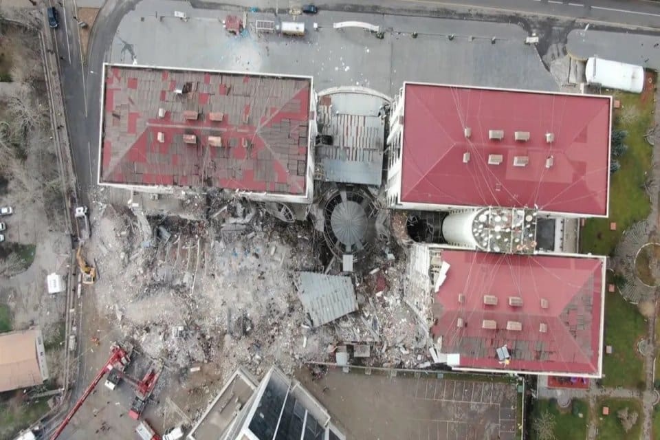 Diyarbakır'da 89 kişiye mezar olan Galeria Sitesi ile ilgili dikkat