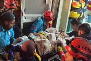 "Asrın felaketi" olarak nitelendirilen depremden etkilenen Gaziantep'in İslahiye il&ccedil;esinde, bina