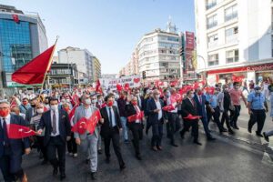 İzmir B&uuml;y&uuml;kşehir Belediyesi şehrin 99&rsquo;uncu kurtuluş yıld&ouml;n&uuml;m&uuml;n&uuml; birbirinden renkli etkinliklerle