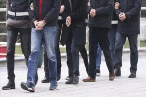 İzmir'de, FET&Ouml;/ PDY'nin avukat yapılanmasına y&ouml;nelik yapılan operasyonlarda 9 kişi