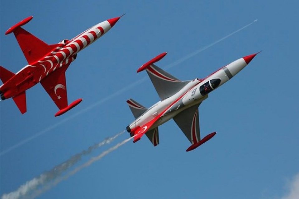 Konya'da NF-5 tipi askeri gösteri uçağının düşmesi sonucu akrobasi timi