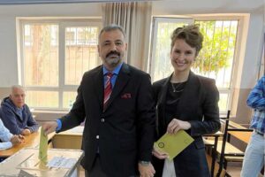 Aslanoğlu çifti Balçova İmam Hatip Anadolu Lisesindeki 1116 numaralı sandıkta