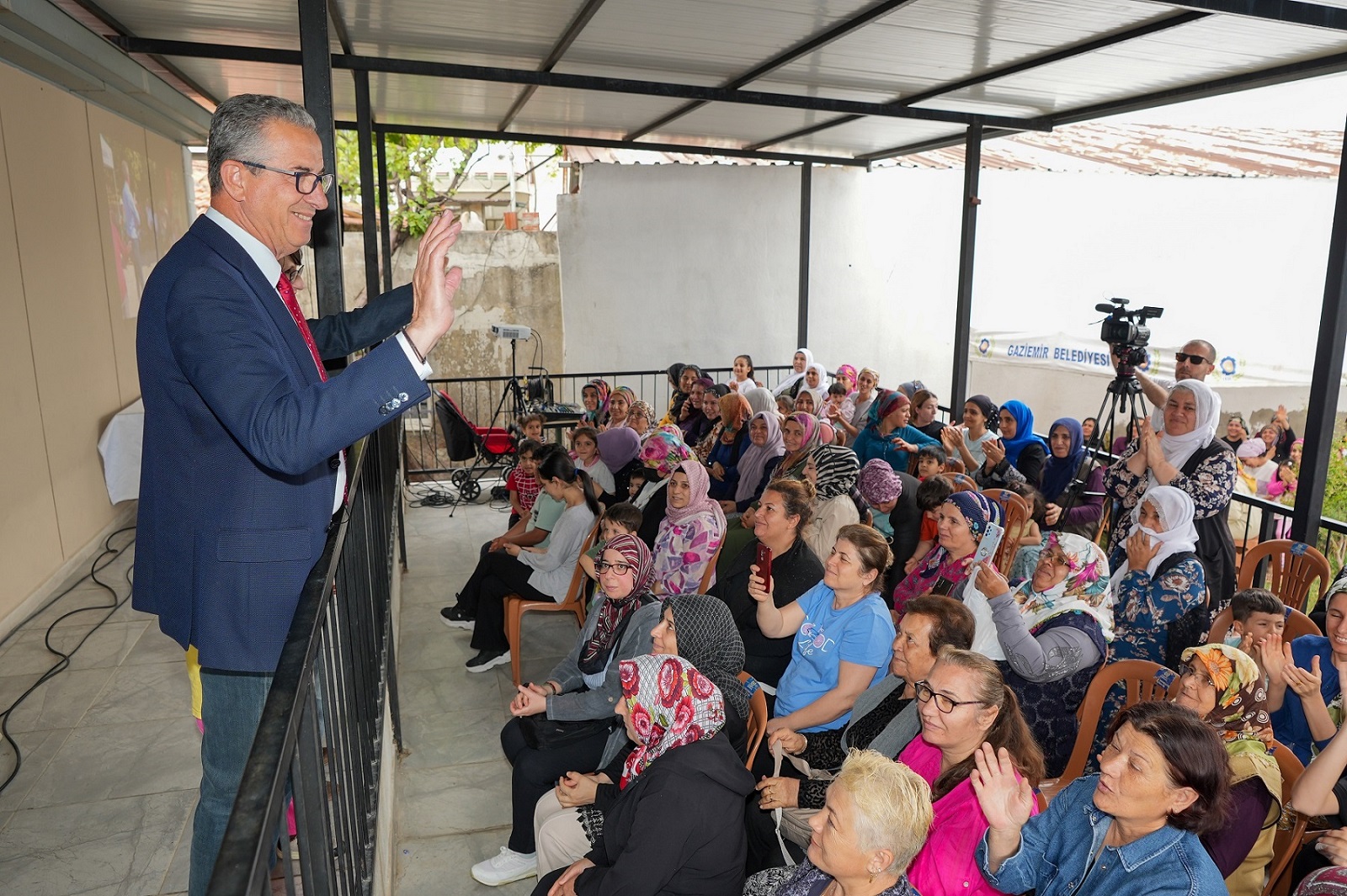 Göreve geldiği günden bu güne vatandaşların talepleri doğrultusunda projelerine yön