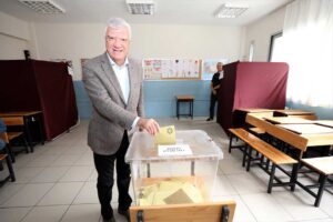 Cumhurbaşkanı Seçimi ikinci tur oylaması saat 08.00 itibarıyla başladı. Narlıdere
