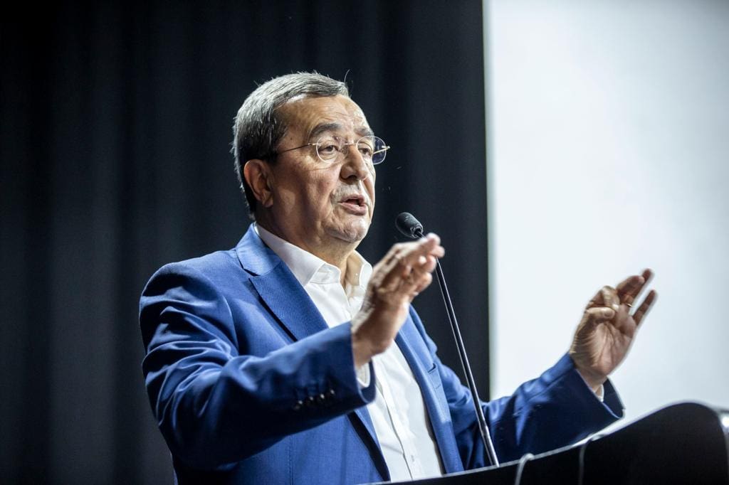 CHP Konak İlçe Başkanlığının düzenlediği toplantıda konuşan Başkan Batur, “Bizler,