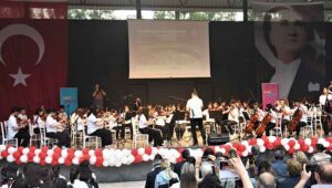Bornova Belediye Başkanı Dr. Mustafa İduğ eşi Ufuk İduğ ve