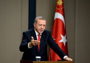 Cumhurbaşkanı Erdoğan, sosyal medya hesabından şarkının klibine ilişkin yaptığı paylaşımında, “Tek