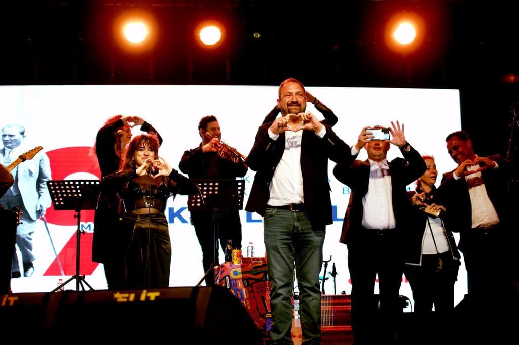 Çiğli 19 Mayıs’ı Ceylan Ertem Konseri ile kutladı