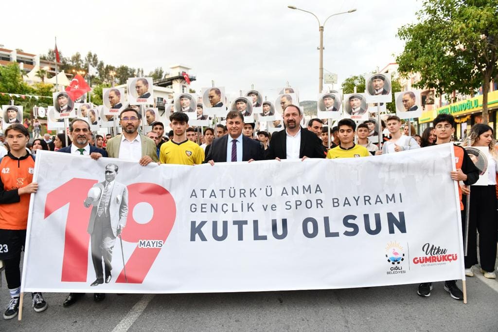 Çiğli Belediyesi’nin organize ettiği 19 Mayıs Atatürk’ü Anma Gençlik ve