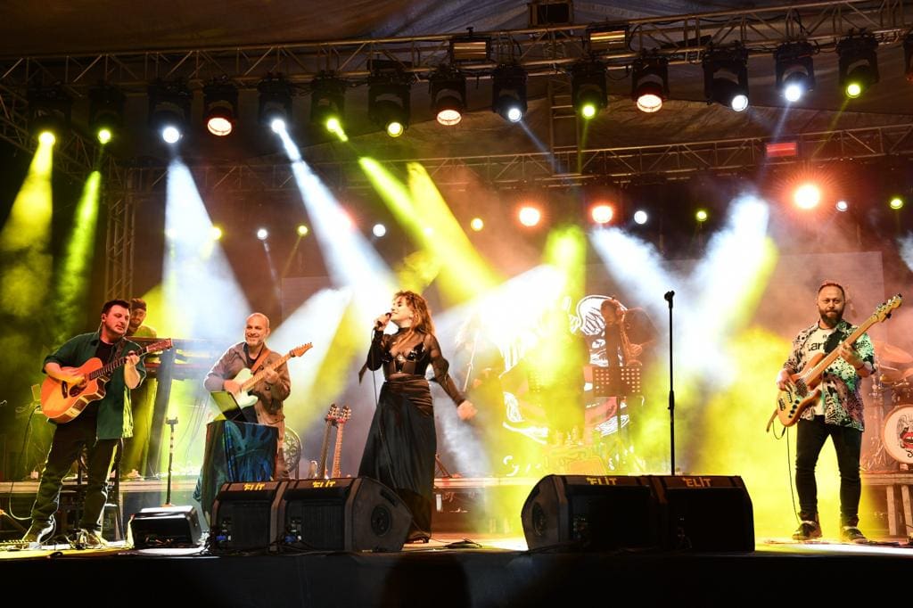 Çiğli 19 Mayıs’ı Ceylan Ertem Konseri ile kutladı