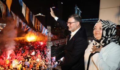 AK Partili Saygılı’dan balkon konuşması ve ‘2024’ mesajı!
