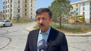 Hamza Dağ, Bayraklı Toplu Konut Alanı’nda gazetecilere yaptığı açıklamada, seçim