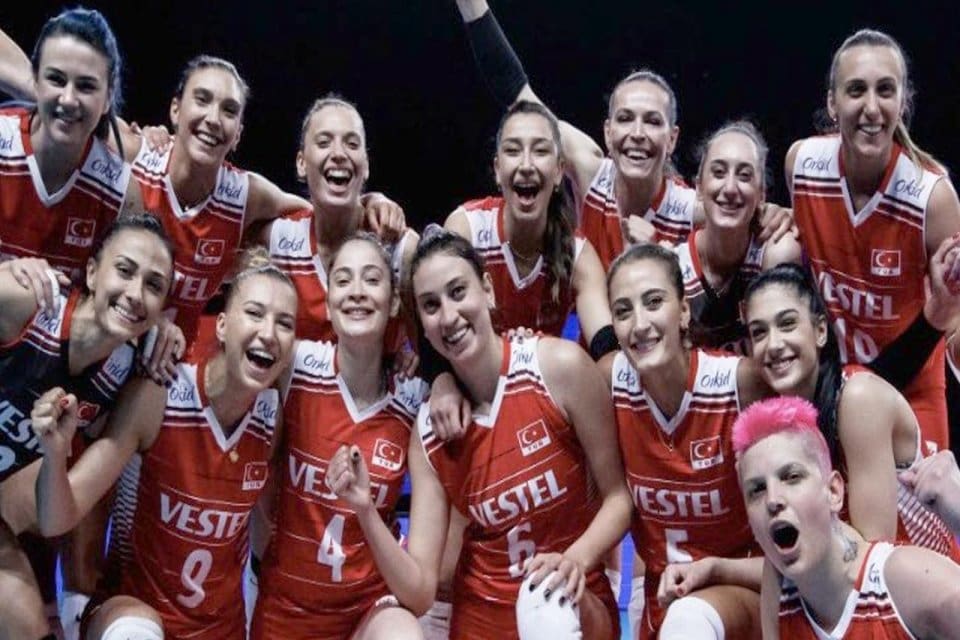 A Milli Kadın Voleybol Takımı, Milletler Ligi &uuml;&ccedil;&uuml;nc&uuml;l&uuml;k ma&ccedil;ında Sırbistan'a