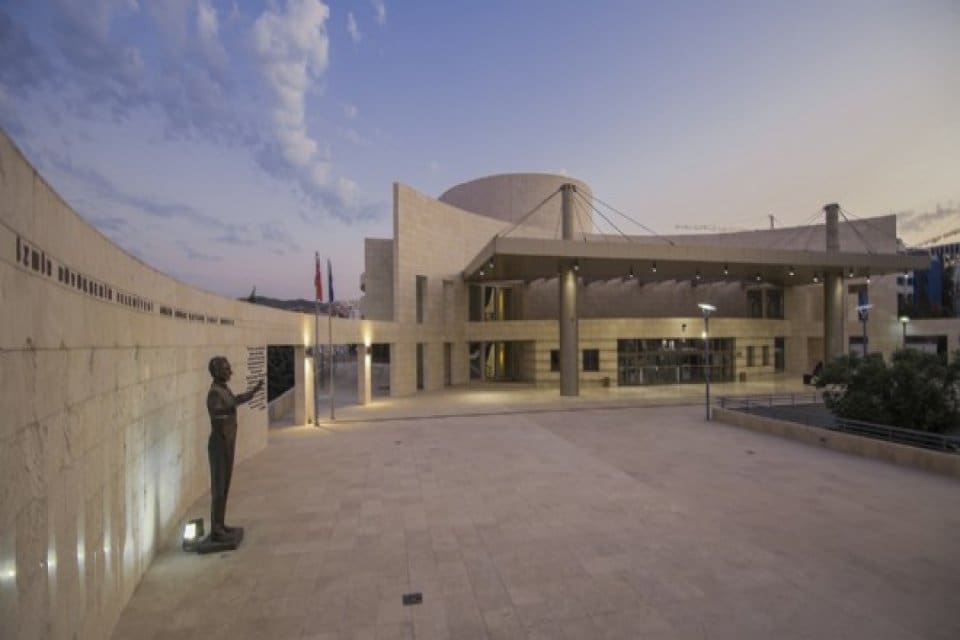 İzmir B&uuml;y&uuml;kşehir Belediyesi, Ahmed Adnan Saygun Sanat Merkezi&rsquo;nin bah&ccedil;esindeki tarihi