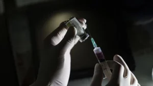 Avrupa Birliği (AB), AstraZeneca'nın taahh&uuml;t ettiği miktarda yeni tip koronavir&uuml;s