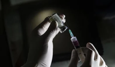 AB'den AstraZeneca'ya aşı tedariki uyarısı