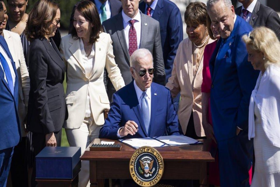 ABD Başkanı Joe Biden, &ccedil;ip &uuml;retimi i&ccedil;in daha &ouml;nce ABD