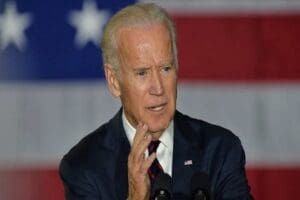 FBI,&nbsp;"gizli belge" soruşturması nedeniyle ABD Başkanı Biden'ın konutunda arama yapıyor.