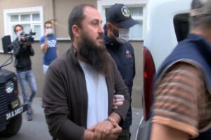 İstanbul'da DEAŞ ter&ouml;r &ouml;rg&uuml;t&uuml;ne y&ouml;nelik yapılan operasyonda &ccedil;ok sayıda kişi