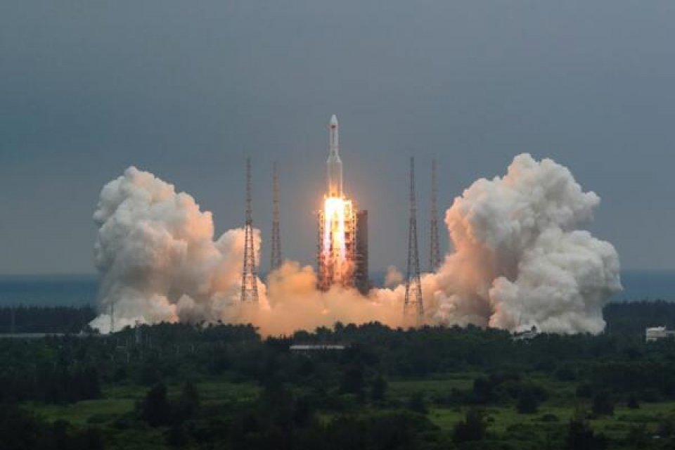 &Ccedil;in'in kontrolden &ccedil;ıkan roketi y&ouml;r&uuml;ngede kontrols&uuml;z d&uuml;ş&uuml;ş&uuml;n&uuml; s&uuml;rd&uuml;r&uuml;yor. ABD Savunma
