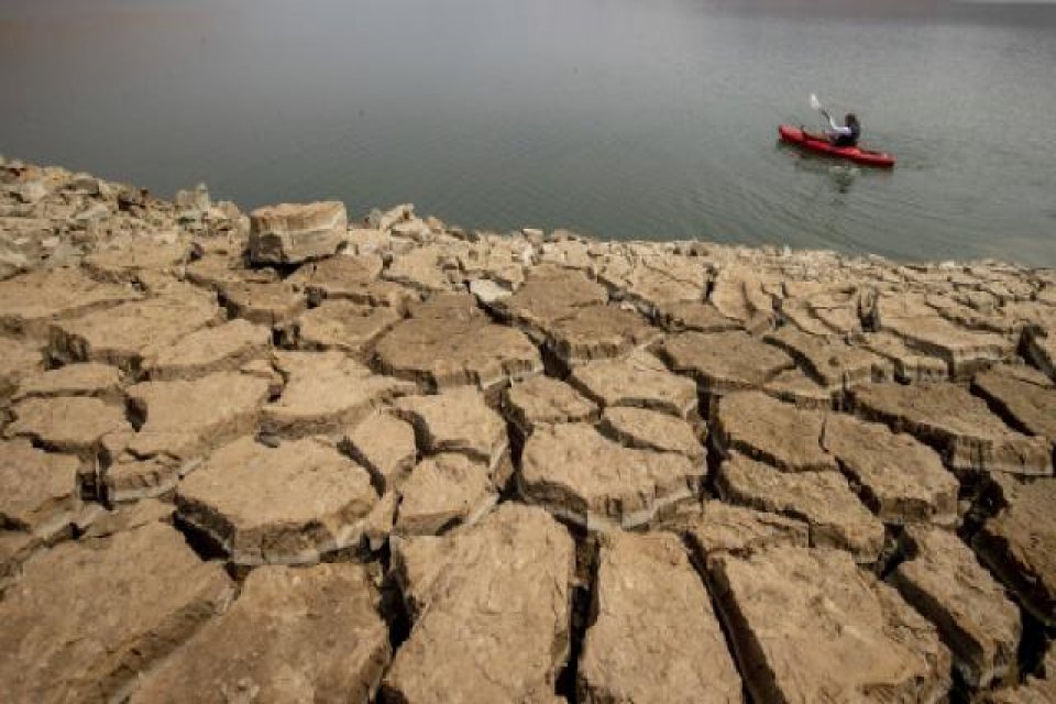 ABD&rsquo;nin California eyaletinin g&uuml;neyinde kuraklık nedeniyle acil durum ilan edildi.