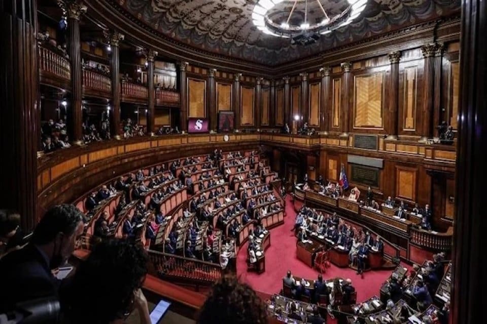 İtalya'da 25 Eyl&uuml;l'de yapılacak genel se&ccedil;imler &ouml;ncesinde, Rusya'nın el altından