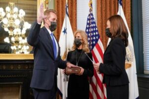 ABD'nin yeni T&uuml;rkiye b&uuml;y&uuml;kel&ccedil;isi olarak atanan Jeff Flake, d&uuml;n d&uuml;zenlenen