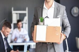 Küresel ekonomik görünümdeki karamsarlık uluslararası şirketleri maliyetlerini düşürmeye yönelik adımlar