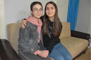 L&Ouml;SEMİ teşhisi konulan 9'uncu sınıf &ouml;ğrencisi Fatma G&uuml;neş (15), tedavi