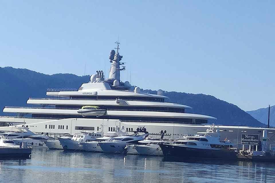 RUS milyarder Roman Abramovi&ccedil;'in mega yatı 'Eclipse', Muğla'nın Marmaris il&ccedil;esine