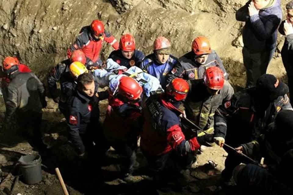 Manisa'nın Salihli il&ccedil;esinde 28 yaşındaki Aytuğ Demir ile 2 yaşındaki