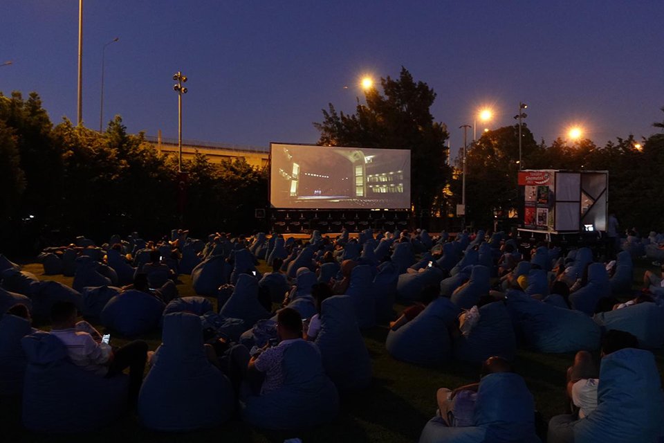 İzmir B&uuml;y&uuml;kşehir Belediyesi yaz d&ouml;nemi sinema g&ouml;sterimleri Ağustos ayında da