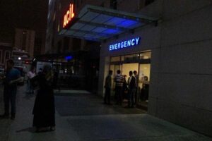 İzmir'in Bayraklı ilçesinde, iddiaya göre H.A. (20) ve akrabası Ş.A.