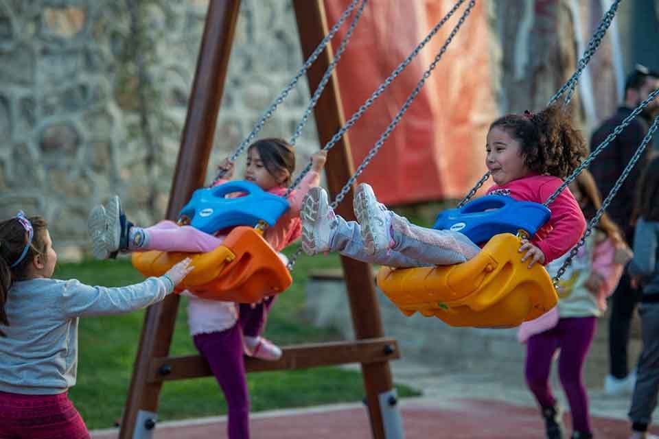 İzmir Büyükşehir Belediye Başkanı Tunç Soyer, Lale Mahallesi’nde uzun süredir