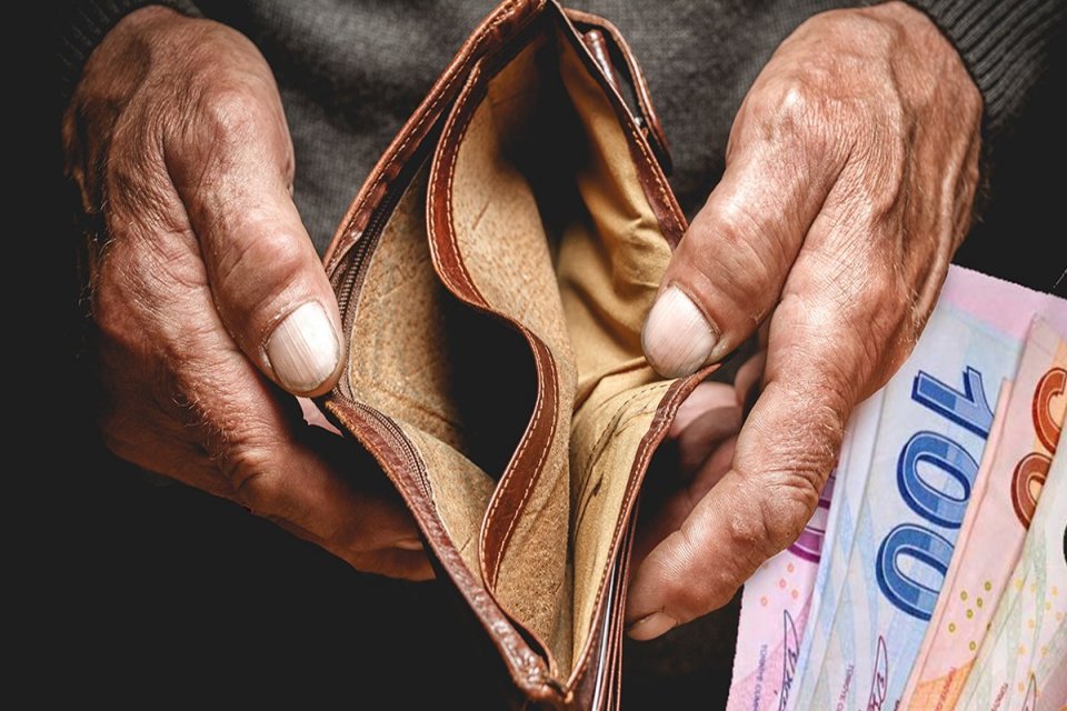 T&uuml;rkiye İş&ccedil;i Sendikaları Konfederasyonu'nun (T&Uuml;RK-İŞ) araştırmasına g&ouml;re; nisan ayında 4