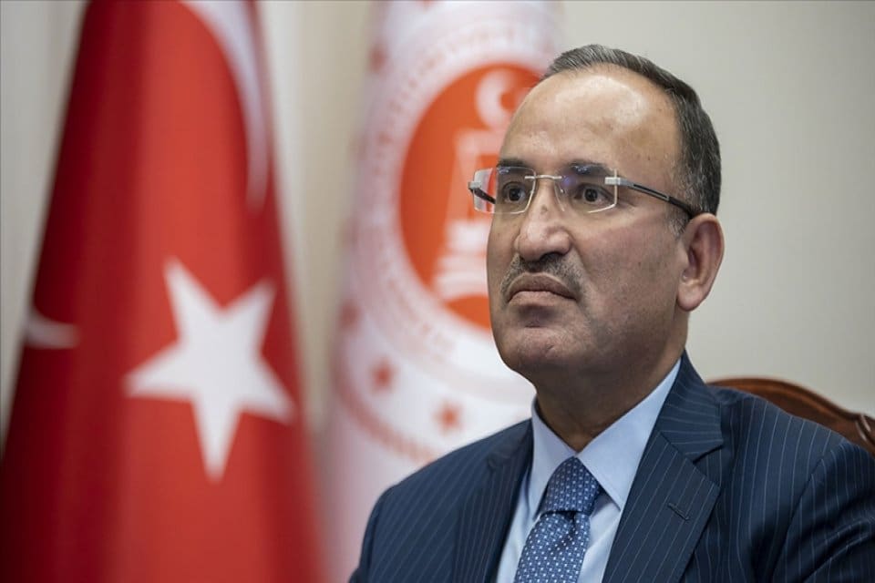 Adalet Bakanı Bekir Bozdağ, Kovid-19 test sonucunun pozitif &ccedil;ıktığını bildirdi.&nbsp;D&uuml;n