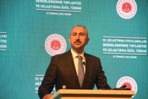 Adalet&nbsp;&nbsp;Bakanı Abd&uuml;lhamit G&uuml;l, 1 Ocak 2017'den beri toplam 1 milyon