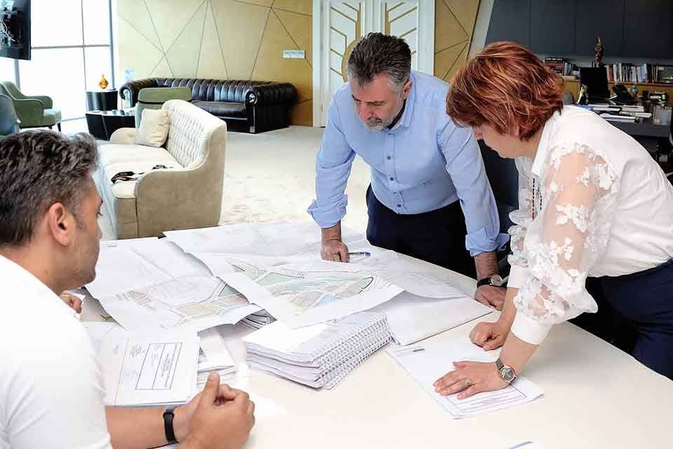 Bayraklı Belediyesi&rsquo;nin, Adalet ve Manavkuyu mahallelerindeki 80 hektarlık alanı kapsayan