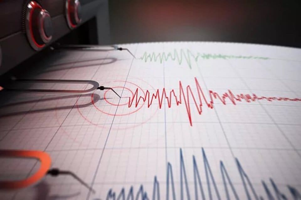 AFAD'dan alınan bilgiye Adana'nın Saimbeyli il&ccedil;esinde 4.4 b&uuml;y&uuml;kl&uuml;ğ&uuml;nde deprem meydana