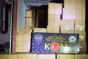Adana'da polisin durdurduğu kamyonda yapılan aramada 15 milyon adet ka&ccedil;ak
