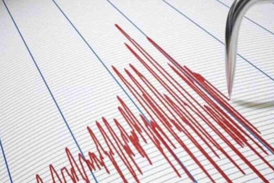 Adana'nın Saimbeyli il&ccedil;esinde 4,4 b&uuml;y&uuml;kl&uuml;ğ&uuml;nde deprem meydana geldi. "Y&uuml;zyılın felaketi"